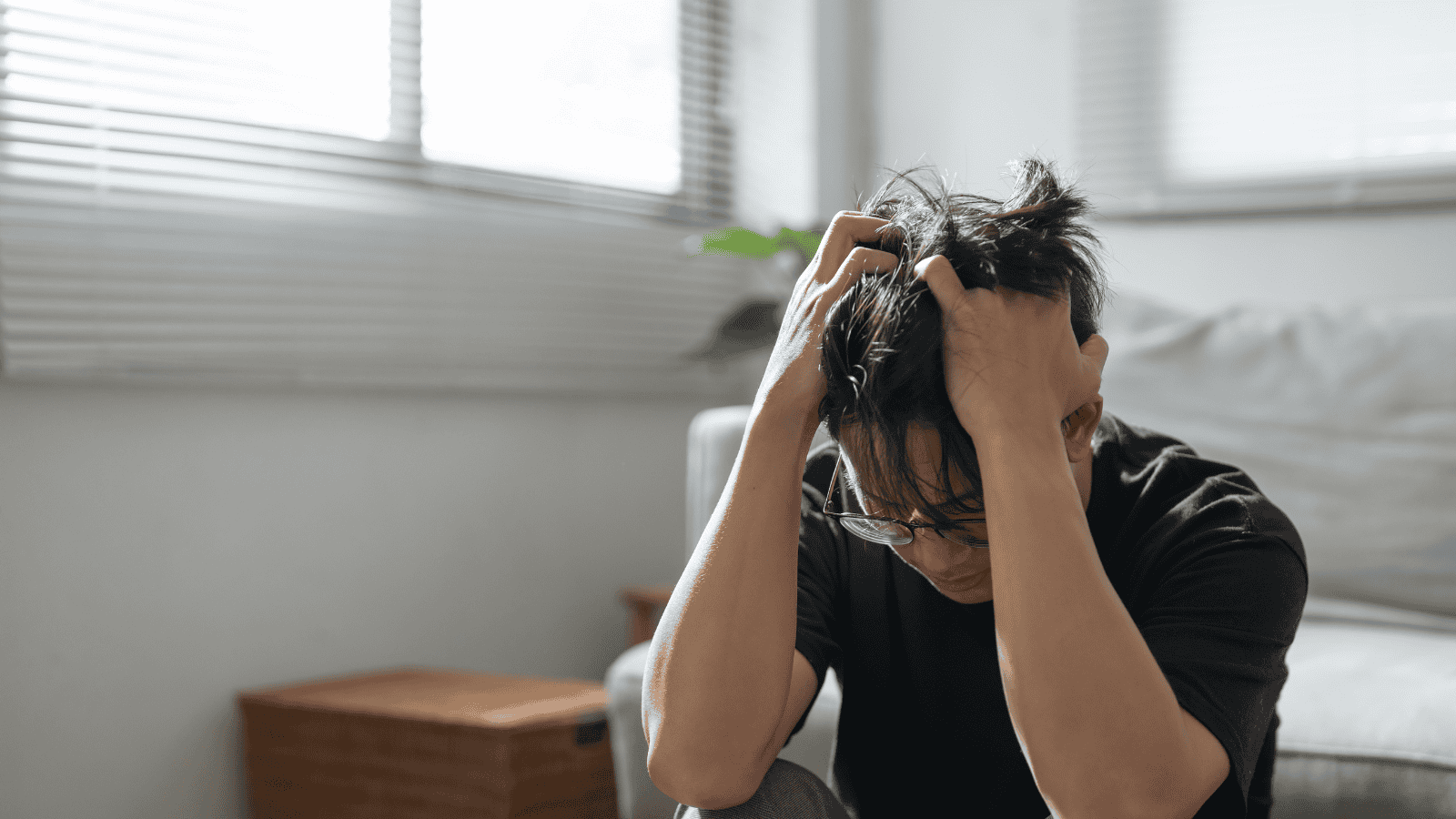 the image shows a women that has depression
